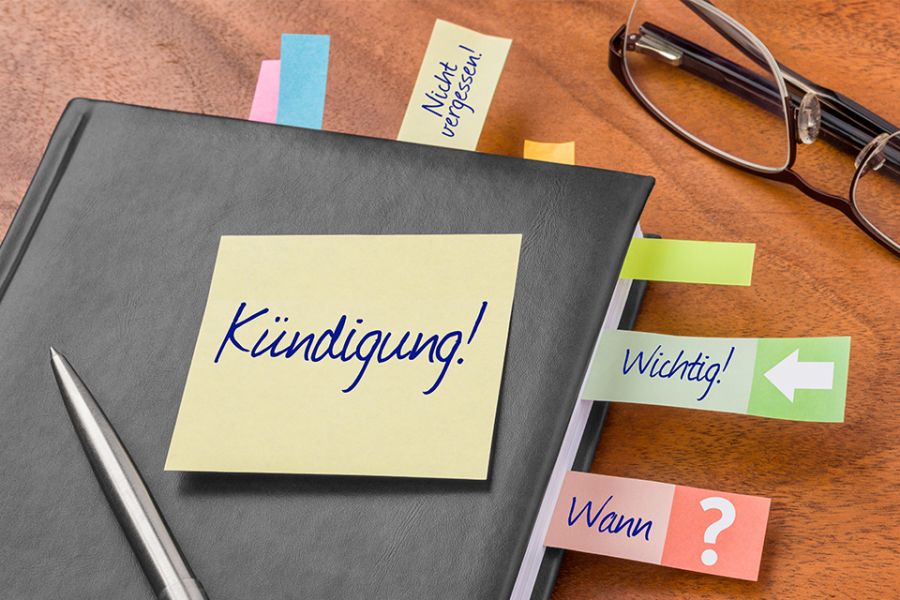 Foto: Klebezettel mit Aufschrift Kündigung